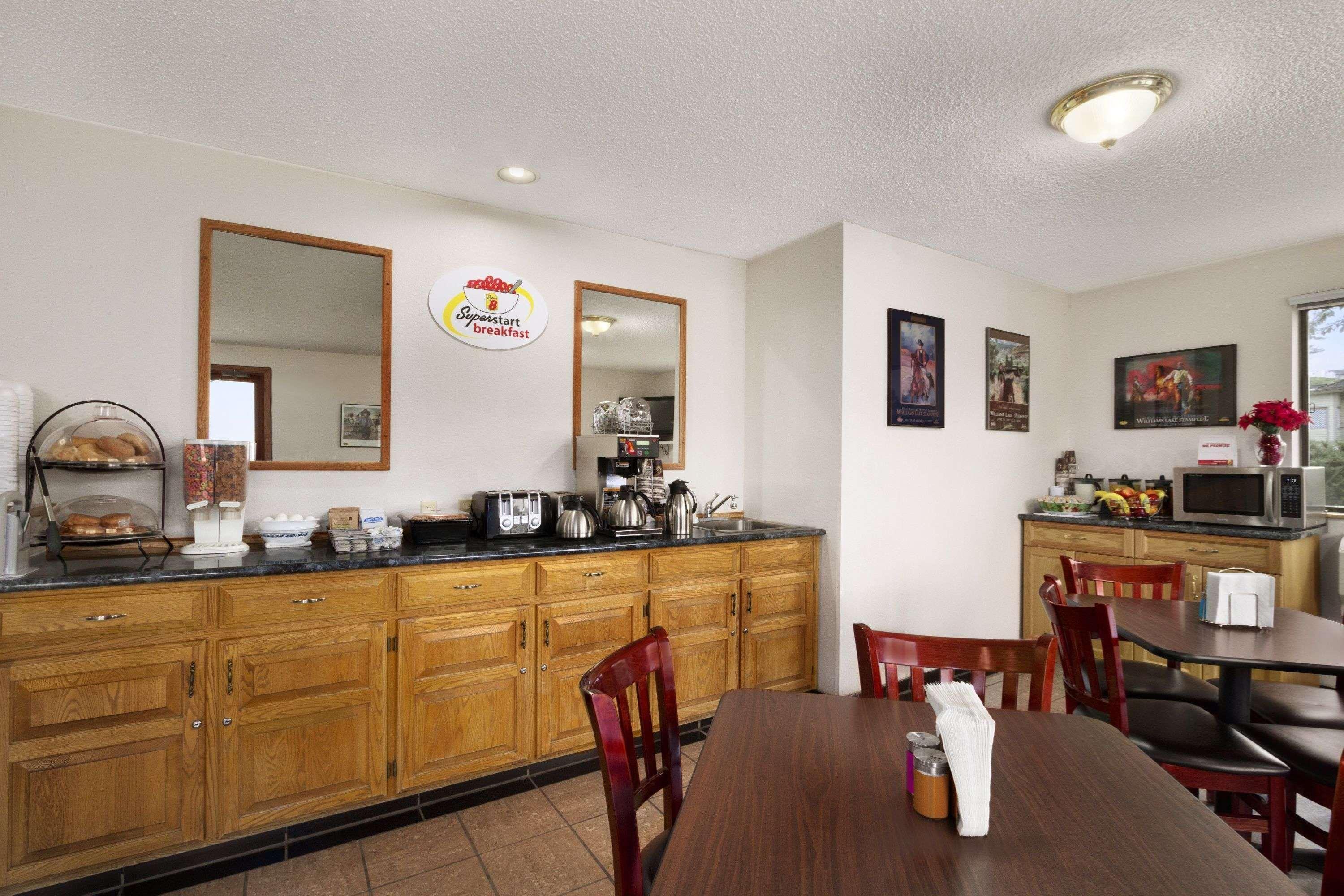 Super 8 By Wyndham Williams Lake Bc Extérieur photo